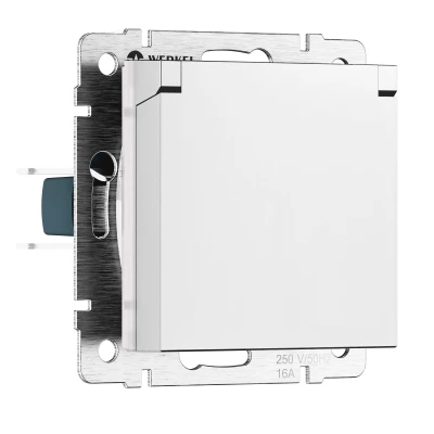 Розетка с заземлением и шторками c крышкой IP44 N Werkel W1171261