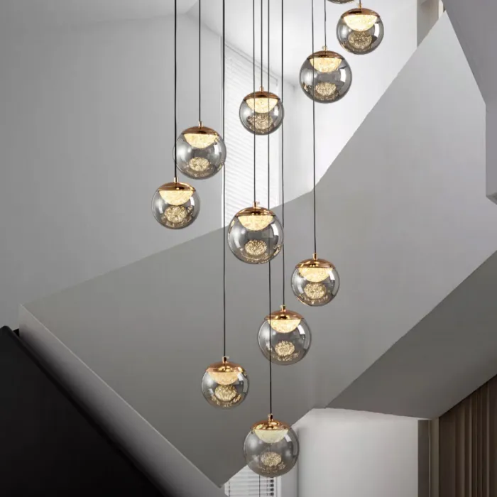 Серия подвесных светильников с LED-источниками света в полусферических рассеивателях с эффектом льда внутри шарообразных плафонов из тонированного стекла MAYER ORB L13 от ImperiumLoft