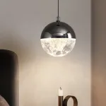 Серия подвесных светильников с LED-источниками света в полусферических рассеивателях с эффектом льда внутри шарообразных плафонов EMMERT Gold
