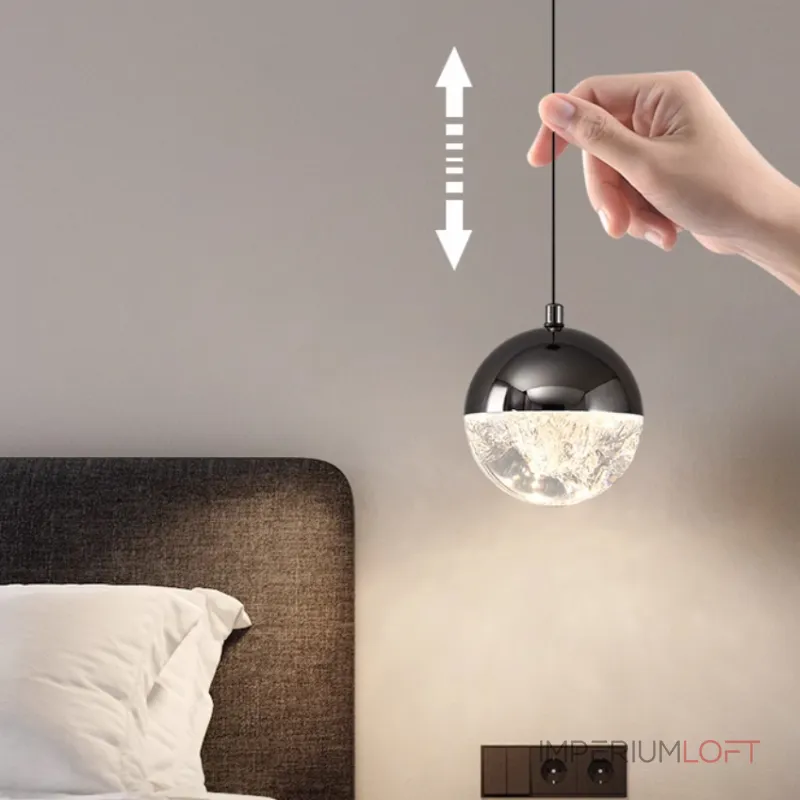 Серия подвесных светильников с LED-источниками света в полусферических рассеивателях с эффектом льда внутри шарообразных плафонов EMMERT Gold Серия подвесных светильников с LED-источниками света в полусферических рассеивателях с эффектом льда внутри шарообразных плафонов EMMERT Gold