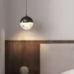 Серия подвесных светильников с LED-источниками света в полусферических рассеивателях с эффектом льда внутри шарообразных плафонов EMMERT Gold