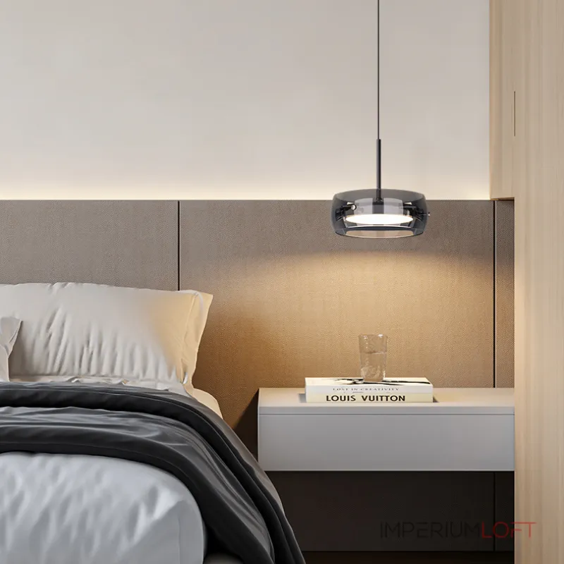 Серия подвесных светодиодных светильников с дисковидным металлическим корпусом, обрамленным стеклянным обручем SCOTT ONE L3 на диске