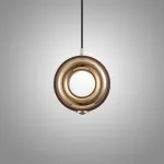 Серия подвесных светильников кольцевой формы с LED-подсветкой по внутреннему контуру и направленным вниз линзированным источников света BOSSE Bordeaux