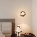Серия подвесных светильников кольцевой формы с LED-подсветкой по внутреннему контуру и направленным вниз линзированным источников света BOSSE Black