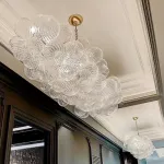 Серия люстр с декоративными шарами разного размера из рельефного стекла на латунном корпусе MARLON L160 от ImperiumLoft
