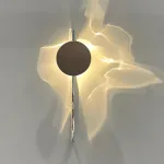 Серия интерьерных настенных светильников, создающих оригинальные световые эффекты за счет поворотного рассеивателя FRIPPE D Gold