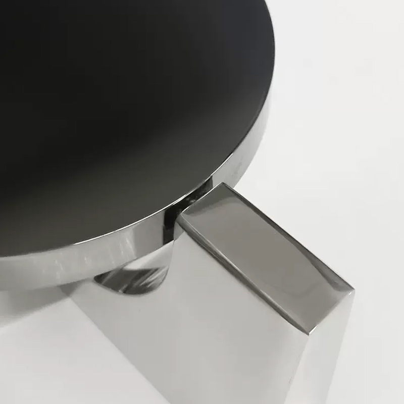 Серия интерьерных настенных светильников, создающих оригинальные световые эффекты за счет поворотного рассеивателя FRIPPE C Silver Серия интерьерных настенных светильников, создающих оригинальные световые эффекты за счет поворотного рассеивателя FRIPPE C Silver