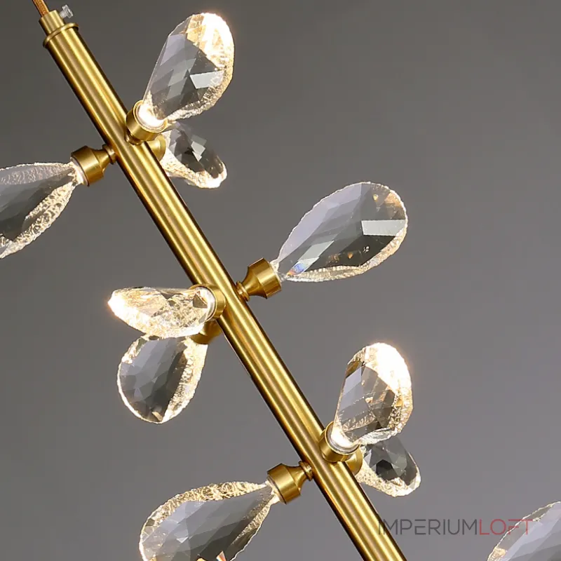 Серия подвесных светильников с кристаллами из улучшенного хрусталя К9 на общей вертикальной стойке GLORIOLE ONE A L13 от ImperiumLoft