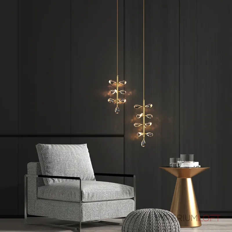 Серия подвесных светильников с кристаллами из улучшенного хрусталя К9 на общей вертикальной стойке GLORIOLE ONE A L13 от ImperiumLoft