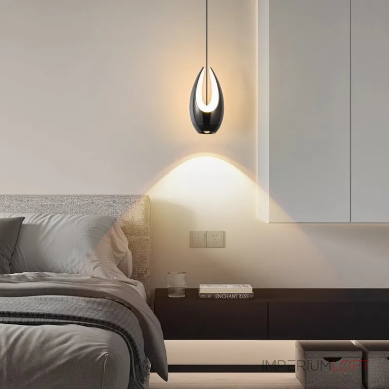 Серия подвесных светильников оригинальной формы с LED-подсветкой по внутреннему контуру и направленным вниз линзированным источников света CAJUS Black