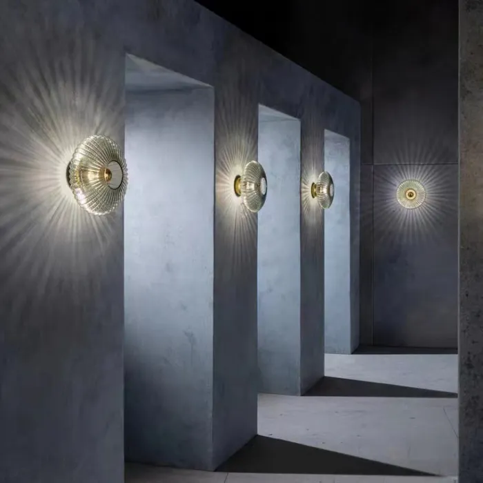 Светодиодный настенный светильник с рельефным плафоном из стекла ADLER Grey от ImperiumLoft