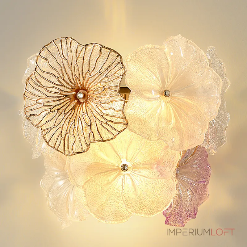 Серия настенных светильников с цветочным декором из металла, прозрачного, матового и градиентно окрашенного стекла ручной работы IVET WALL Purple