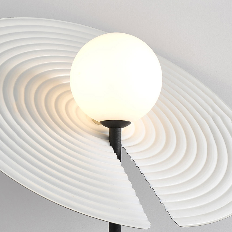 Серия торшеров с шарообразным плафоном и меняющим положение затеняющим диском с рельефной поверхностью LANNY White от ImperiumLoft Серия торшеров с шарообразным плафоном и меняющим положение затеняющим диском с рельефной поверхностью LANNY White от ImperiumLoft