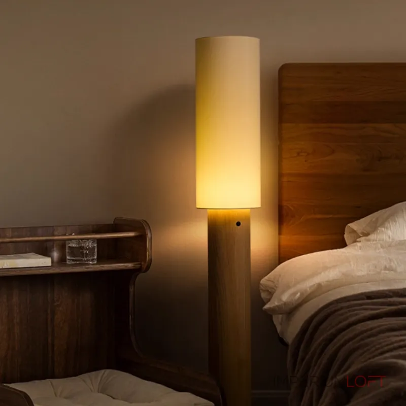 Серия торшеров с выключателем на цилиндрическим основании из высококачественной древесины и текстильным плафоном SMOT Light Brown от ImperiumLoft Серия торшеров с выключателем на цилиндрическим основании из высококачественной древесины и текстильным плафоном SMOT Light Brown от ImperiumLoft