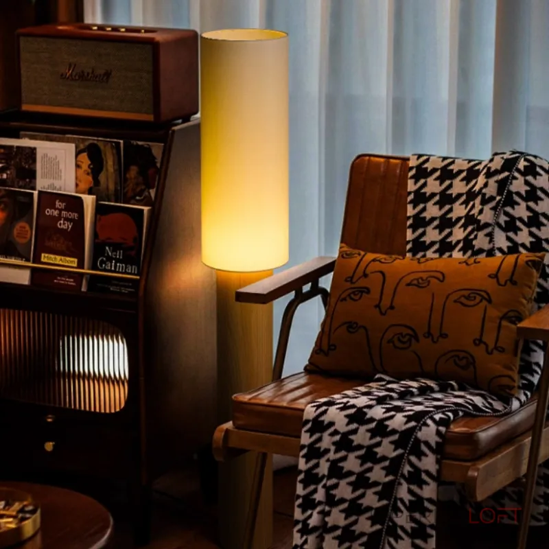 Серия торшеров с выключателем на цилиндрическим основании из высококачественной древесины и текстильным плафоном SMOT Light Brown от ImperiumLoft Серия торшеров с выключателем на цилиндрическим основании из высококачественной древесины и текстильным плафоном SMOT Light Brown от ImperiumLoft