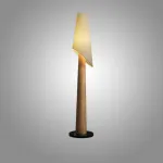 Серия торшеров с коническим корпусом из высококачественной древесины и асимметричным текстильным плафоном VALE Light Brown от ImperiumLoft Серия торшеров с коническим корпусом из высококачественной древесины и асимметричным текстильным плафоном VALE Light Brown от ImperiumLoft