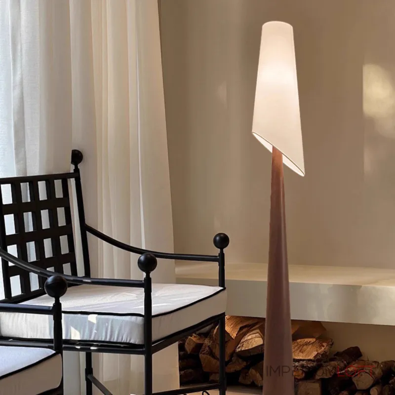 Серия торшеров с коническим корпусом из высококачественной древесины и асимметричным текстильным плафоном VALE Dark Brown от ImperiumLoft Серия торшеров с коническим корпусом из высококачественной древесины и асимметричным текстильным плафоном VALE Dark Brown от ImperiumLoft