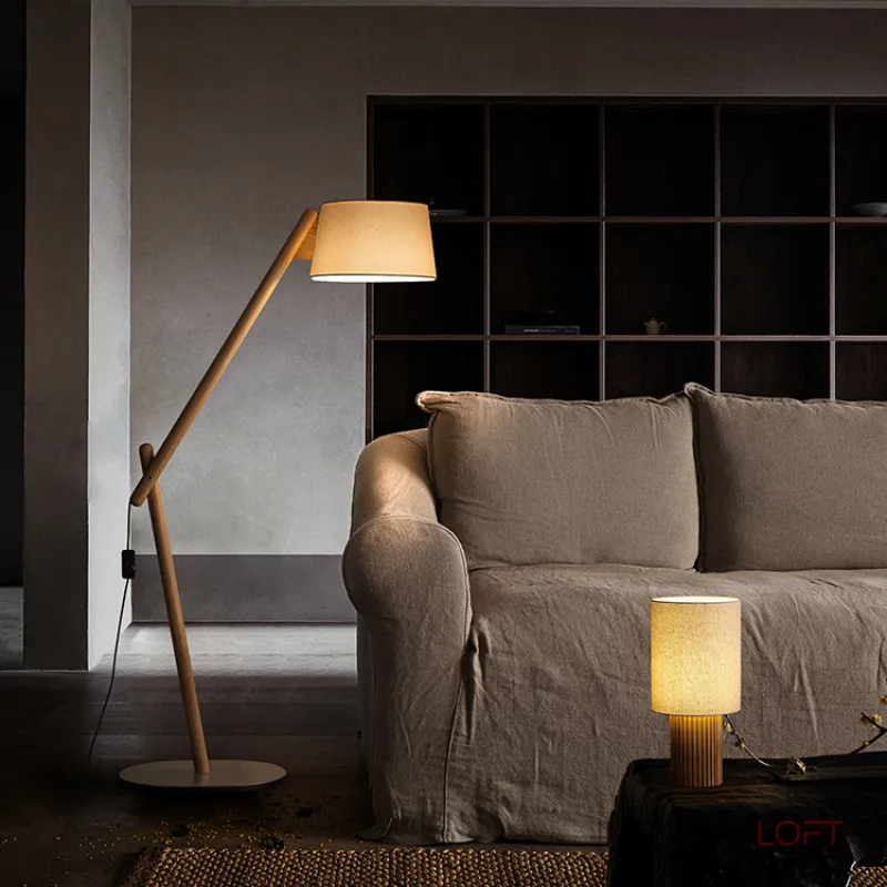 Серия настольных ламп с рельефным корпусом из высококачественной древесины разных оттенков и текстильным плафоном цилиндрической формы EUGEN Dark Brown от ImperiumLoft Серия настольных ламп с рельефным корпусом из высококачественной древесины разных оттенков и текстильным плафоном цилиндрической формы EUGEN Dark Brown от ImperiumLoft