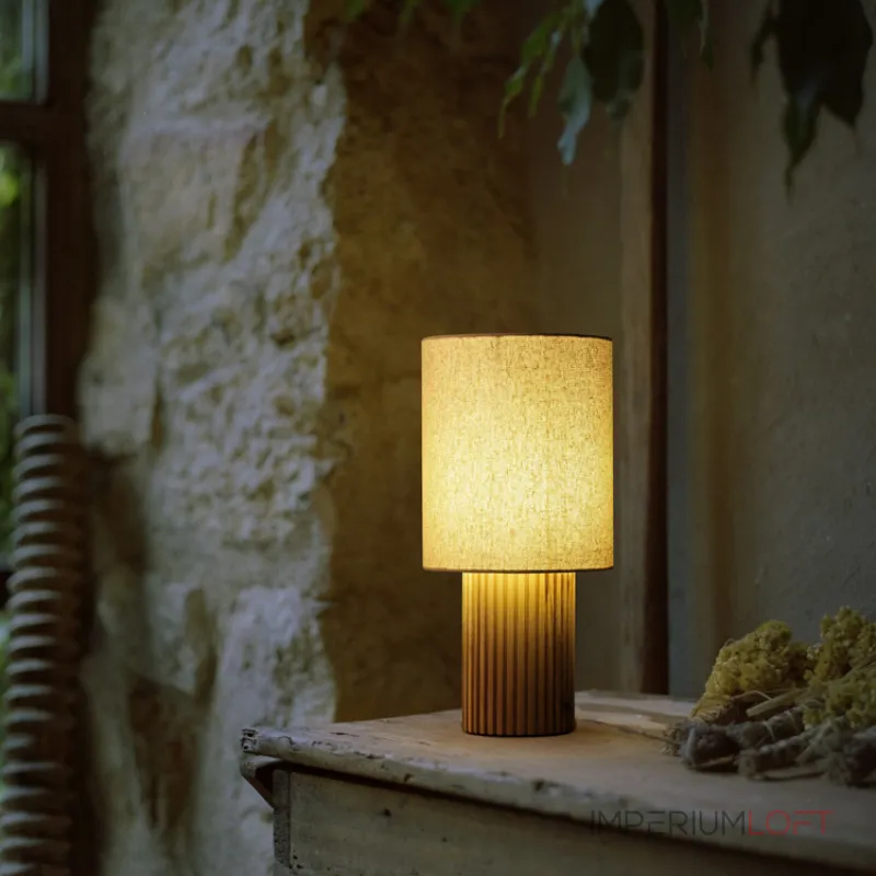 Серия настольных ламп с рельефным корпусом из высококачественной древесины разных оттенков и текстильным плафоном цилиндрической формы EUGEN Dark Brown от ImperiumLoft Серия настольных ламп с рельефным корпусом из высококачественной древесины разных оттенков и текстильным плафоном цилиндрической формы EUGEN Dark Brown от ImperiumLoft