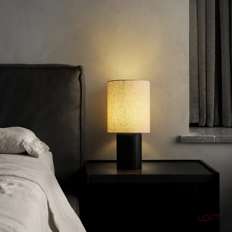 Серия настольных ламп с рельефным корпусом из высококачественной древесины разных оттенков и текстильным плафоном цилиндрической формы EUGEN Dark Brown от ImperiumLoft Серия настольных ламп с рельефным корпусом из высококачественной древесины разных оттенков и текстильным плафоном цилиндрической формы EUGEN Dark Brown от ImperiumLoft