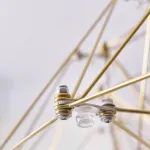Серия подвесных люстр со светодиодными источниками света на ажурном металлическом каркасе купольной формы REIER D100 Silver от ImperiumLoft