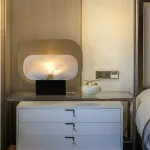 Серия настольных ламп в виде металлической перфорированной пластины и рассеивателя из натурального камня CONRAD B TAB B
