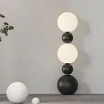 Напольный светильник из чередующихся черных и светящихся шаров разного размера STELLAN A