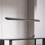 Реечный светильник с прямоугольным плафоном из двух стеклянных ребристых пластин и наклонным LED источником света CHIFFA SKEW L120 BLACK