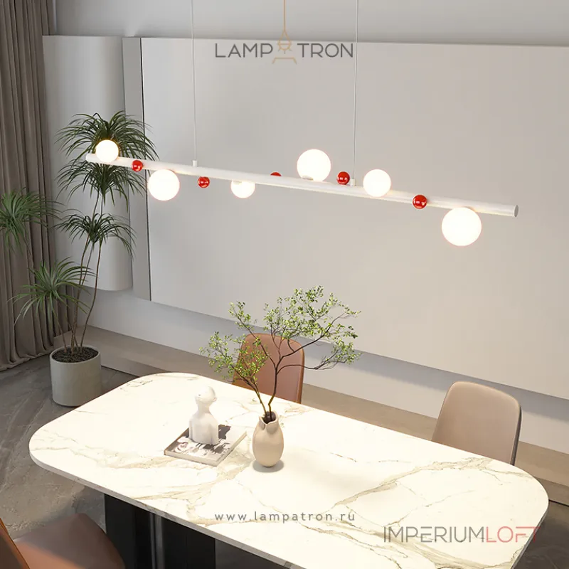 Подвесной рядный светильник с чередующимися белыми шарообразными плафонами и декоративными шариками красного цвета REIK LONG BLACK от ImperiumLoft Подвесной рядный светильник с чередующимися белыми шарообразными плафонами и декоративными шариками красного цвета REIK LONG BLACK от ImperiumLoft