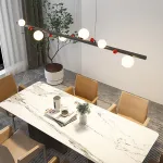 Подвесной рядный светильник с чередующимися белыми шарообразными плафонами и декоративными шариками красного цвета REIK LONG WHITE от ImperiumLoft Подвесной рядный светильник с чередующимися белыми шарообразными плафонами и декоративными шариками красного цвета REIK LONG WHITE от ImperiumLoft