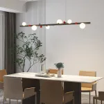 Подвесной рядный светильник с чередующимися белыми шарообразными плафонами и декоративными шариками красного цвета REIK LONG WHITE от ImperiumLoft Подвесной рядный светильник с чередующимися белыми шарообразными плафонами и декоративными шариками красного цвета REIK LONG WHITE от ImperiumLoft