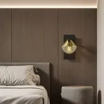 Настенный светильник с рельефным плафоном на коническом креплении EMBRET WALL