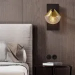 Настенный светильник с рельефным плафоном на коническом креплении EMBRET WALL
