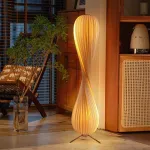 Торшер LOVOND CURVO H112 с изящным деревянным плафоном