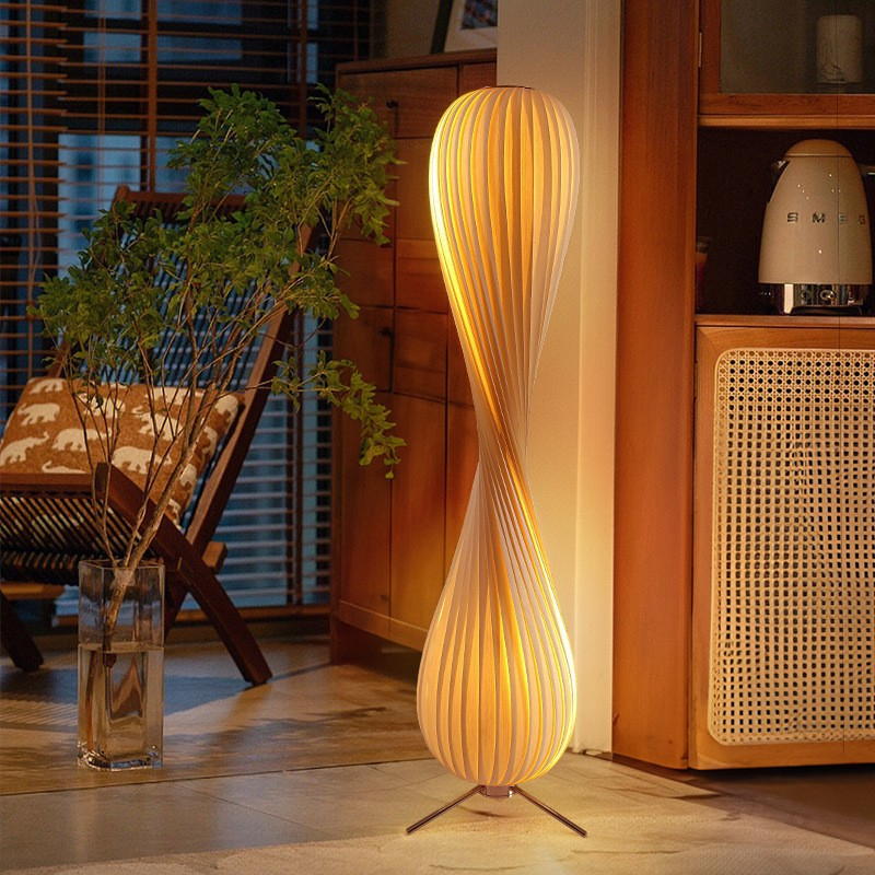 Торшер LOVOND CURVO H112 с изящным деревянным плафоном