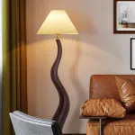 Торшер LOVOND CURVEWOOD Dark Brown 3000K с текстильным плафоном
