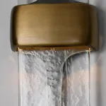 Настенный светильник LOVOND VESTA Gold с фактурным стеклянным плафоном