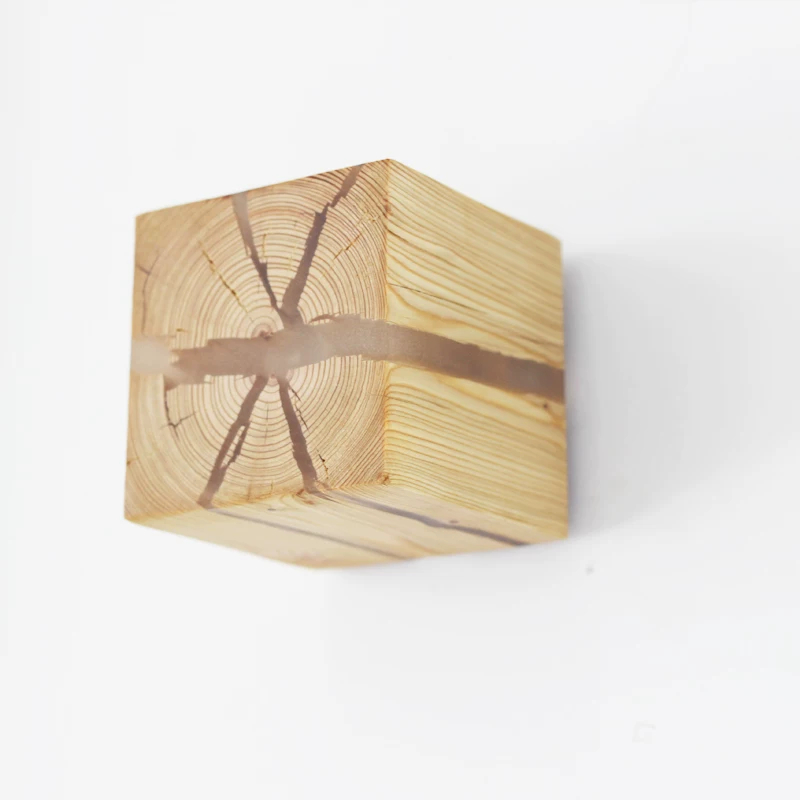Настенный светильник KONOHA CUBE A Light Brown с проводом с вставками из смолы