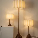 Настольная лампа Wooden Serenity с деревянным основанием