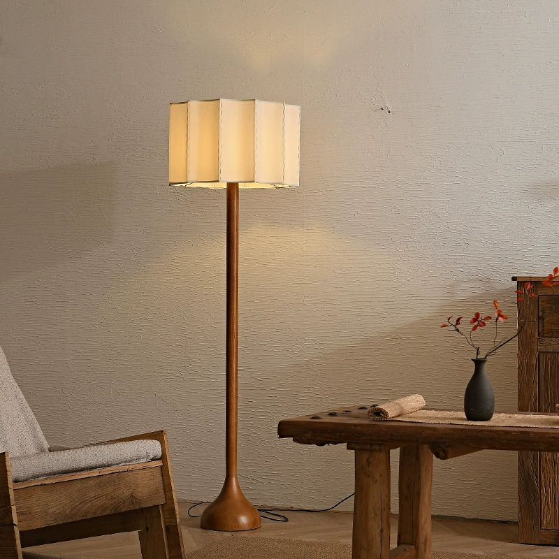 Торшер Wooden Serenity с деревянным основанием