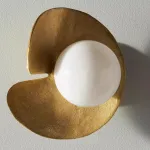 Настенный светильник Golden Nest со стеклянным плафоном в форме шара