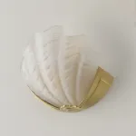 Настенный светильник Glass Shell Matt в форме ракушки