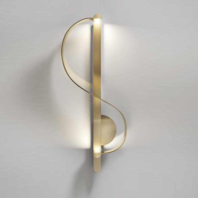 Настенный светильник Swoop Sconce изящной формы от Vinsa