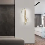 Настенный светильник Swoop Sconce изящной формы от Vinsa