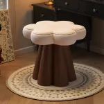 Интерьерный табурет Yulu Petal B из кожи от LaLume
