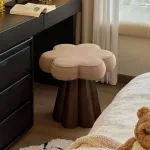 Интерьерный табурет Yulu Petal B из кожи от LaLume