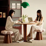Интерьерный табурет Yulu Petal B из кожи от LaLume