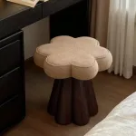 Интерьерный табурет Yulu Petal B из кожи от LaLume