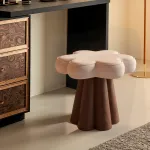 Интерьерный табурет Yulu Petal B из кожи от LaLume