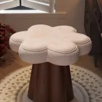 Интерьерный табурет Yulu Petal B из кожи от LaLume